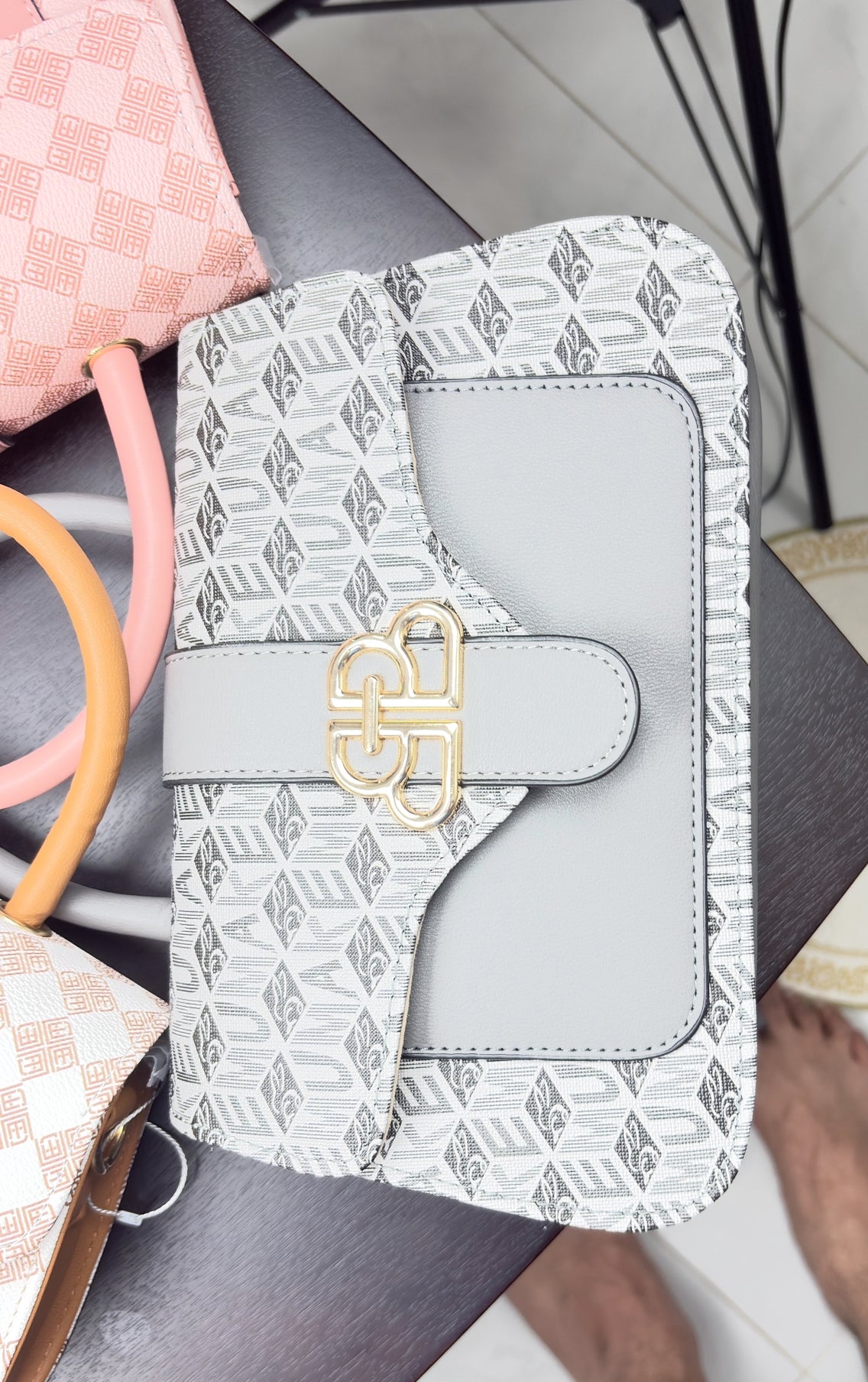 QHNEW Classic Women hand and shoulder Bag (Different Colors)