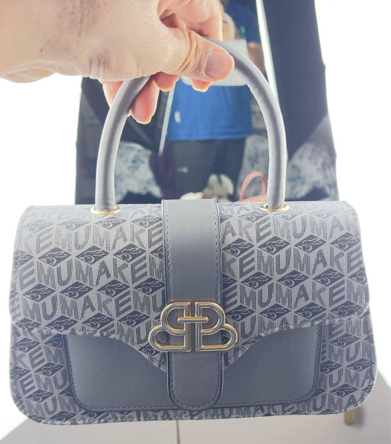 QHNEW Classic Women hand and shoulder Bag (Different Colors)