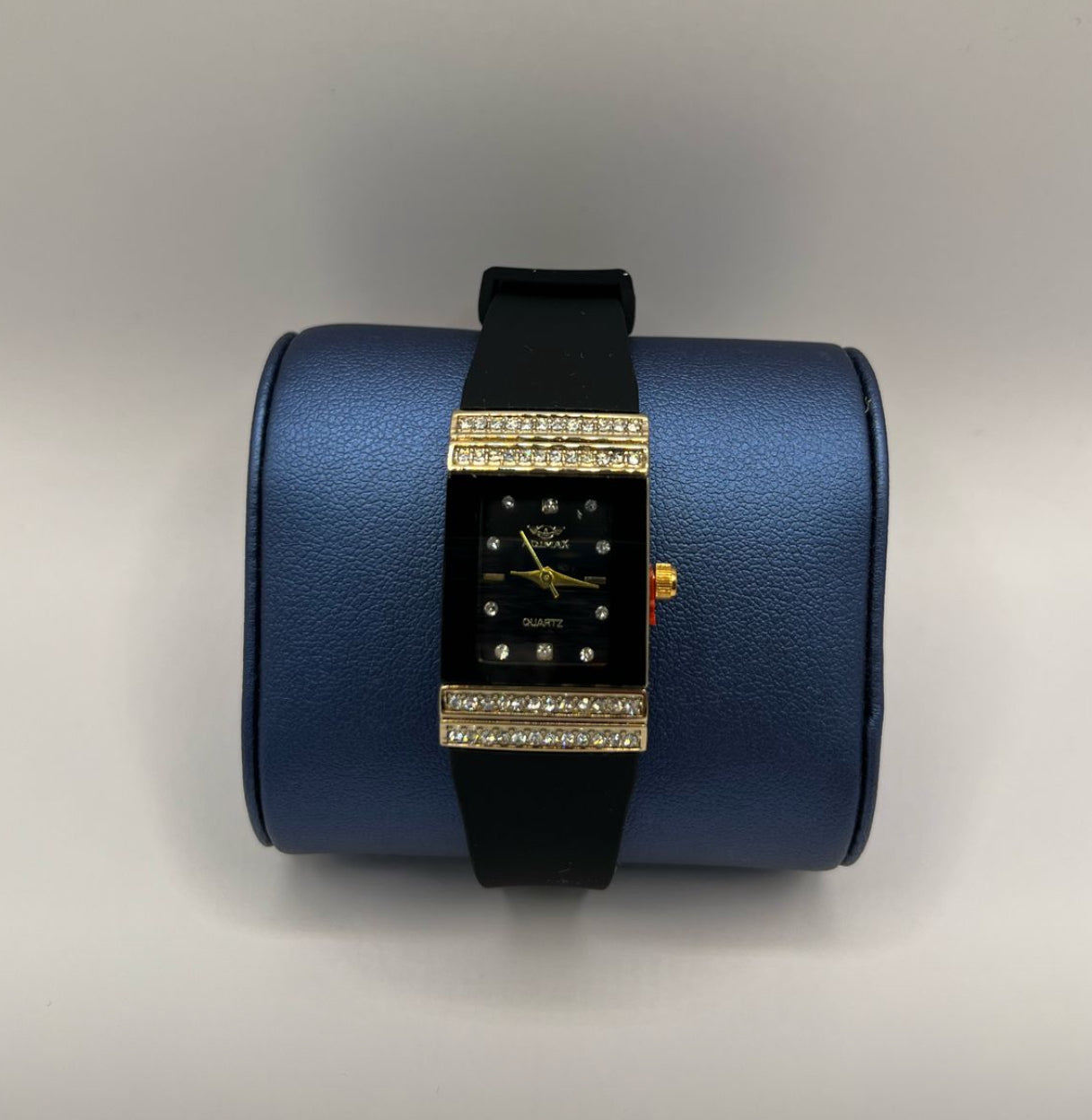 LWomen’s Analog Watch 4 Black